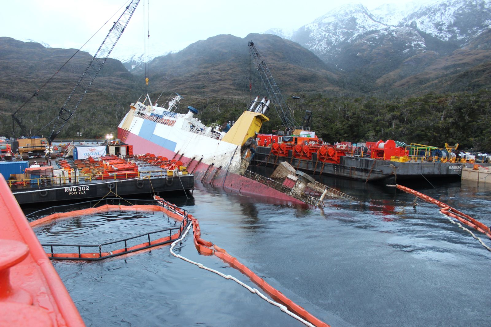 Boom deployed around a RoRo cargo ferry in Kirke Canal, Chile